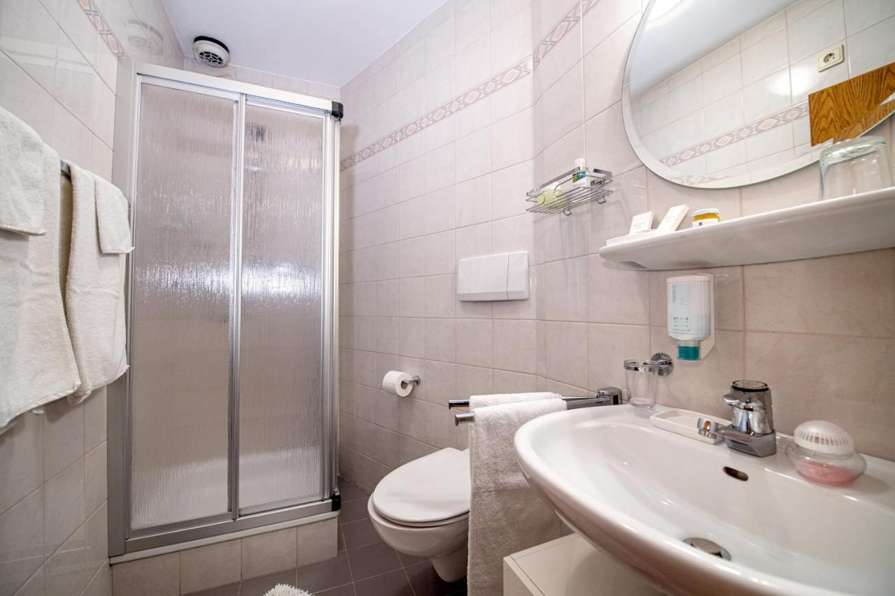 Bonichhof Hotel Laion Bagian luar foto